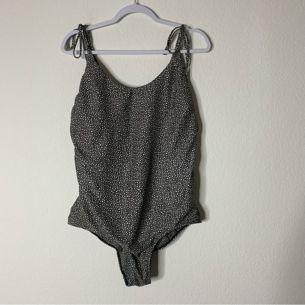 Albion Womens black floral the Charleston one piece swimsuit XL